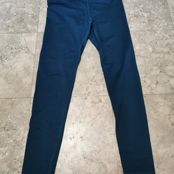 Size S Fabletics Salar Leggings - Picture 2 of 2